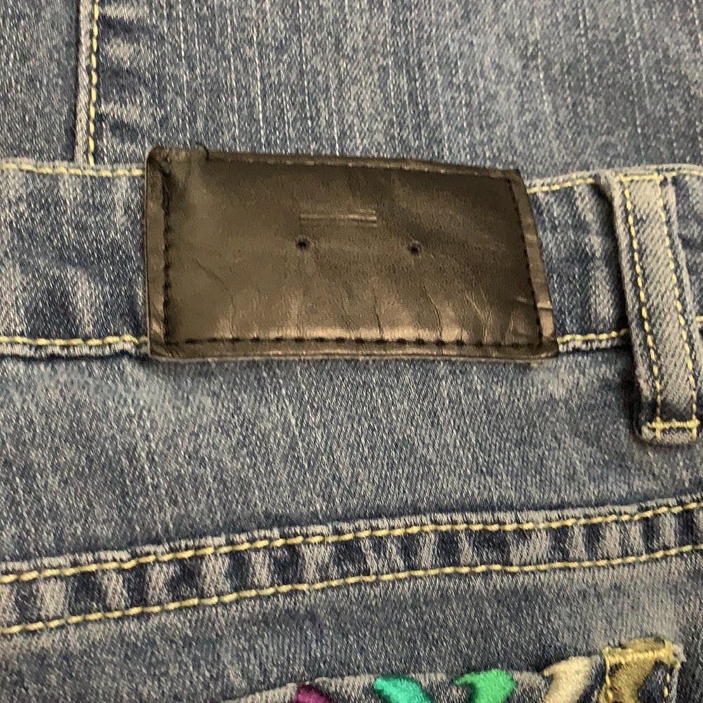 COOGI straight leg medium blue wash colorful pocket jean Size 10 - Picture 13 of 17
